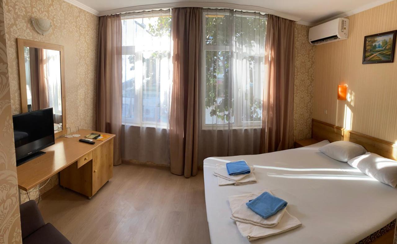 Еника Hotel Varna Buitenkant foto
