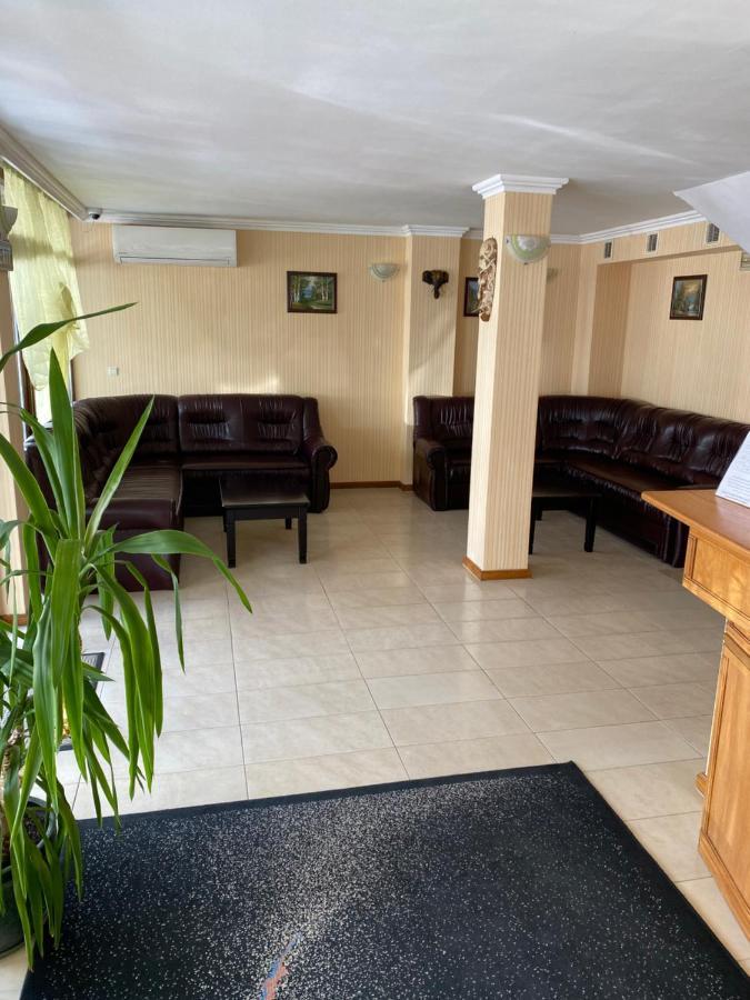 Еника Hotel Varna Buitenkant foto