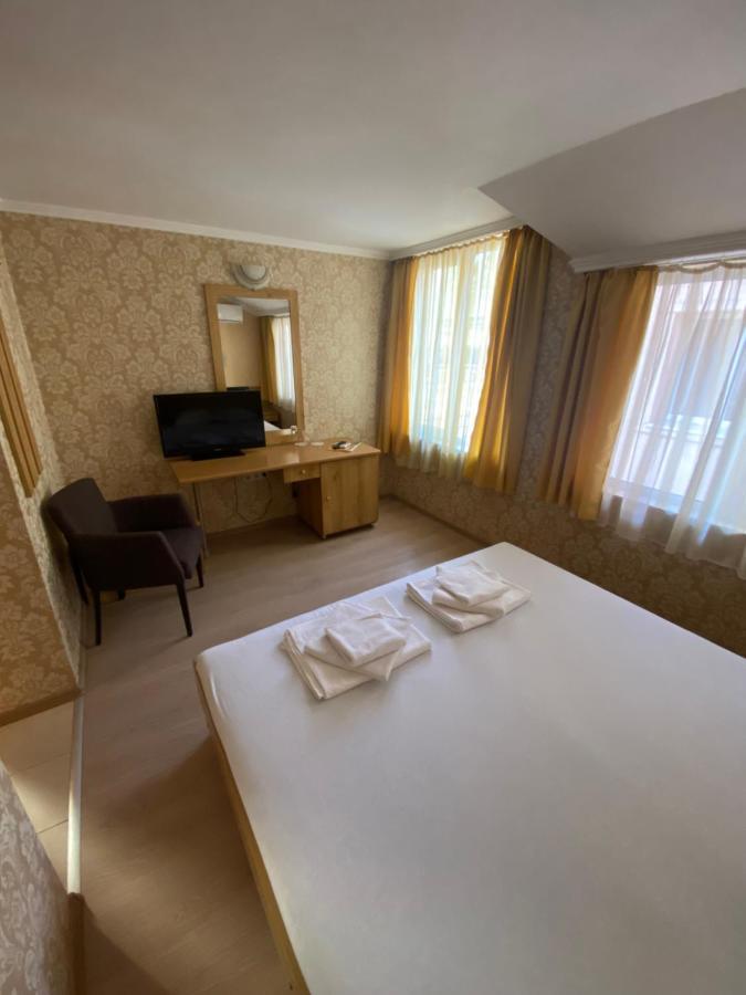 Еника Hotel Varna Buitenkant foto